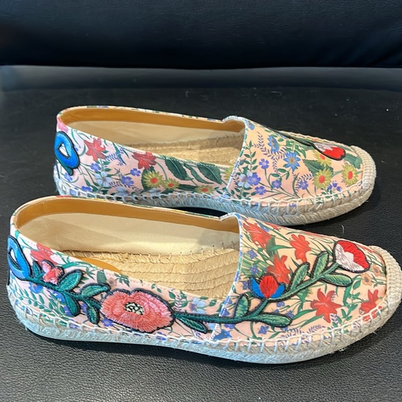 Gucci floral espadrilles NWOT Size 37 no box - Picture 7 of 7